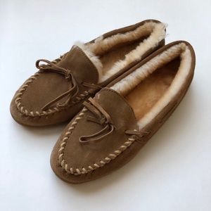 Minnetonka Sheepskin Lined Slipper Moccasins
